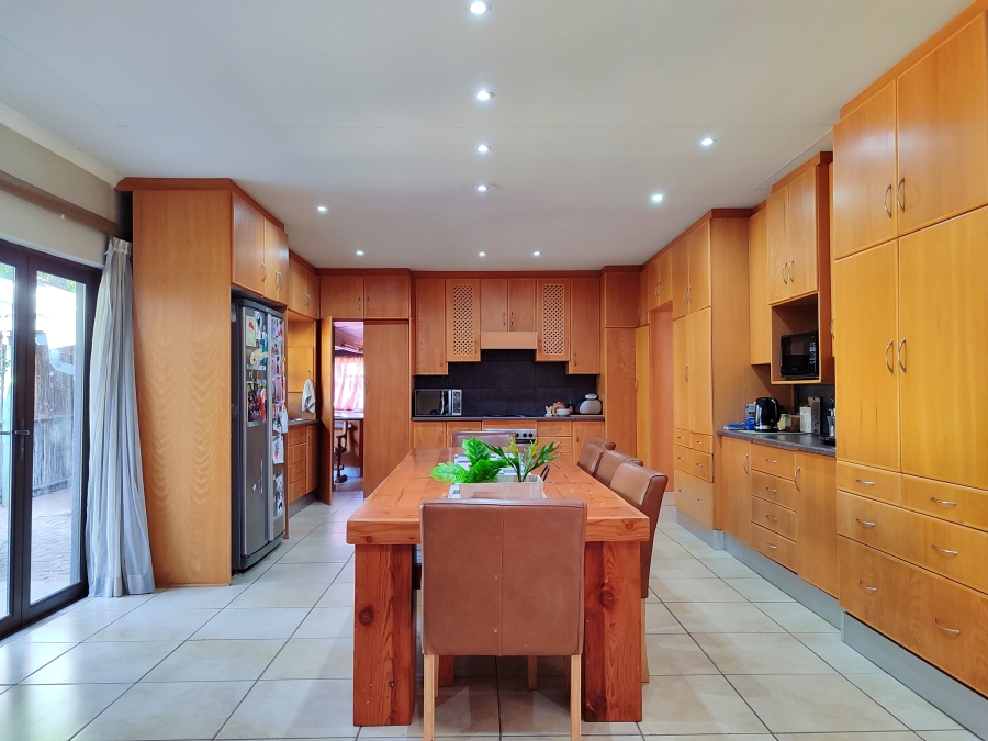 6 Bedroom Property for Sale in Doringkruin North West